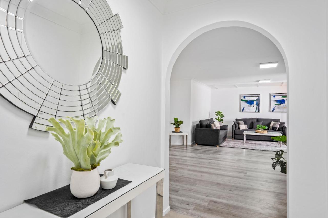 Coco Bella Retreat In Central Surfers - Sleeps 6-8 Gold Coast Exterior photo