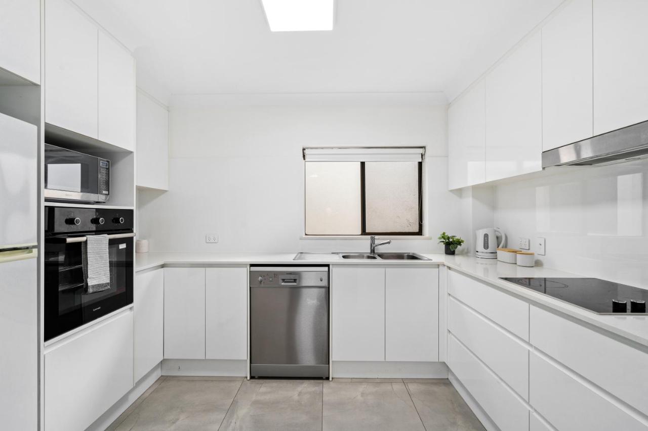 Coco Bella Retreat In Central Surfers - Sleeps 6-8 Gold Coast Exterior photo